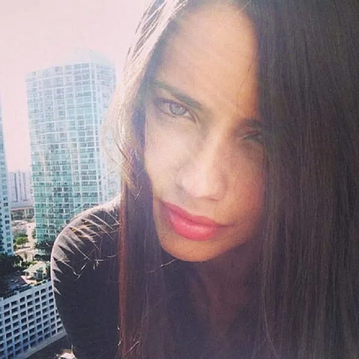 We all have a favorite side, tilt your head to the right or left like Adriana Lima.