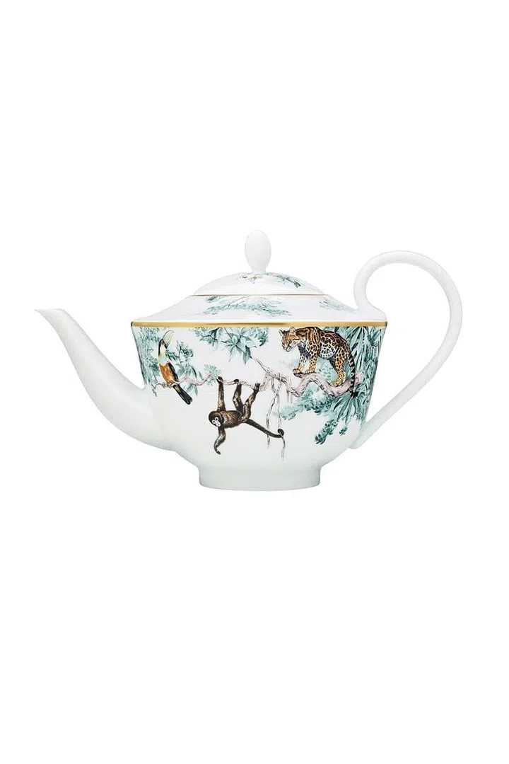 Hermès Home also includes some extremely covetable porcelain tableware. The Carnets d'Équateur range follows on from the Kenya and Équateur scarf collections, designed by the artist Robert Dallet in 1984.
