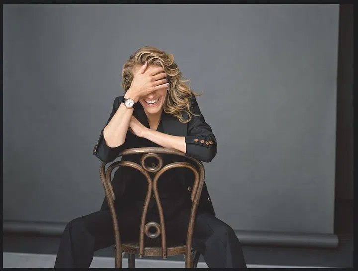 Julia Roberts wears steel, rose gold, sapphire and diamond automatic Happy Sport watch. (Photo: Shayne Laverdière)