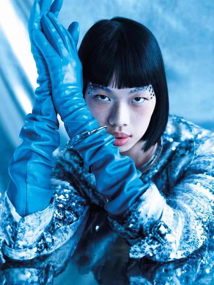 How To Pull Off Futuristic Duochrome Makeup
