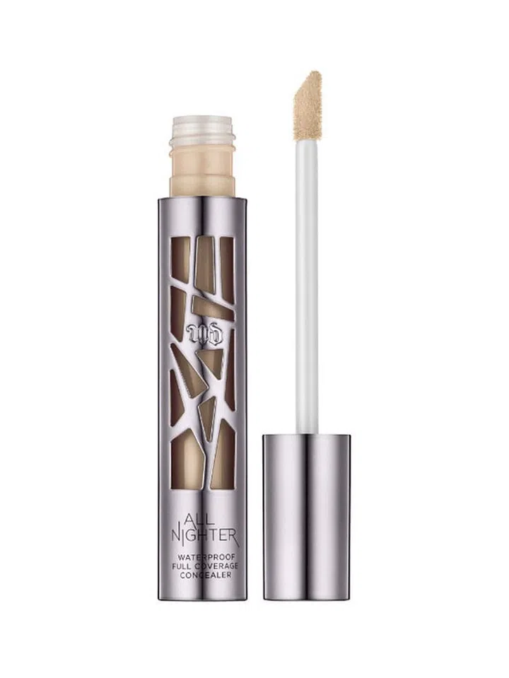 Blemishes, dark spots, dark eye circles and even tattoos have nothing on this ultra-pigmented concealer. With a modern matte finish, it also controls shine and hides imperfections for round-the-clock coverage that just won't quit.
