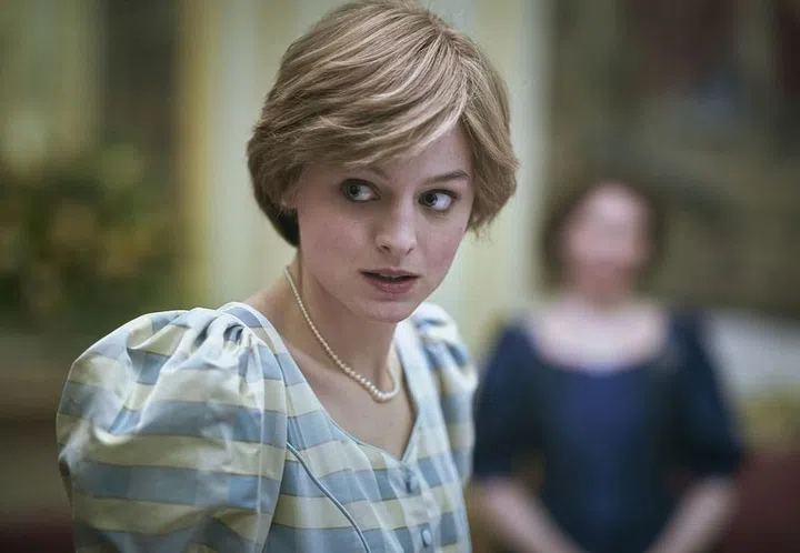Actress Emma Corrin as Princess Diana in 'The Crown' made puff sleeves popular again. (Photo: Netflix)
