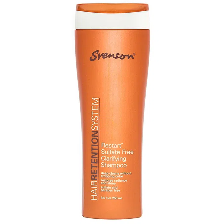 Formulated to detoxify scalps congested with built up sebum, grime and product residue, this shampoo also contains peptides and antioxidants to strengthen and protect hair health.