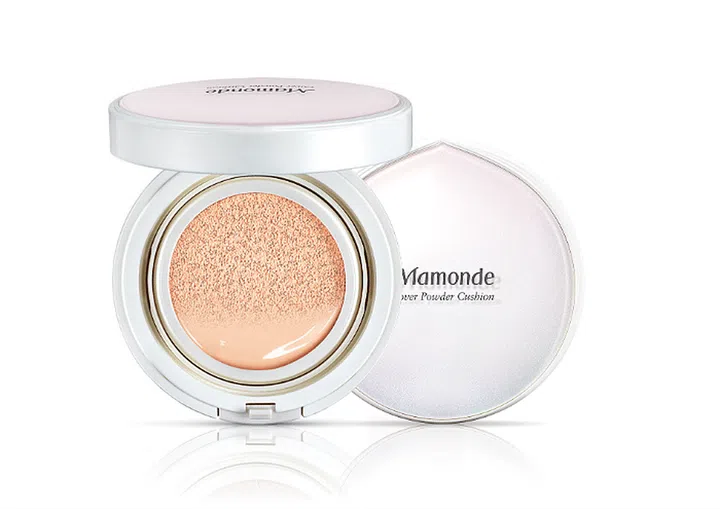 Infused with nourishing peach flower extracts, the Cover Powder Cushion is perfect for all skin types. Skin benefits include banishing the appearance of blemishes, great coverage, and lasting power, so you know what to put in  your makeup pouch when you need a mid-day touch up. (Photo: Mamonde)