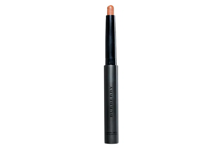 The pen-like format means precision while the blendable texture means easy-to-achieve, perfect contours.