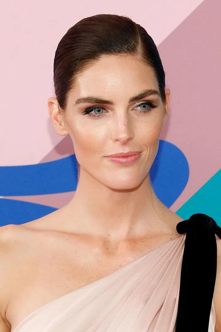 Hilary's voluminous lashes perfectly complements her full arches.

Photo: Getty Images