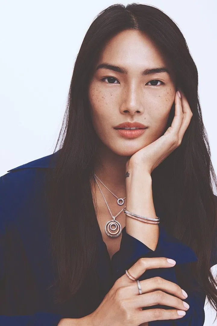 Sleek, architectural lines make Pandora’s Signature collection perfect for completing your look. (Photo: Pandora)