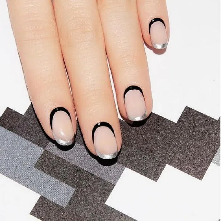 The perfect minimalist nail art for an art deco wedding. Photo: @jinsoon