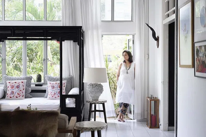 Anjali believes that simplicity is the ultimate sophistication. The focus of her architectural practice always involves maximising daylight and fresh air into spaces.

“I am constantly designing indoor-outdoor spaces that are rich in detail and texture. In this historic apartment, I found a place similar to my designs – a place rooted in its context and closely connected to nature,” she explains. (Photo: Carli Teteris, courtesy of Grounded)