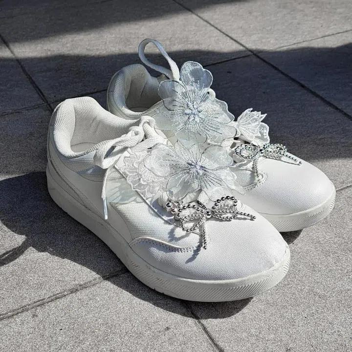 Chaotic Customisation Gen Z Social Media Trends Bag Sneaker Belt Brooches Charms