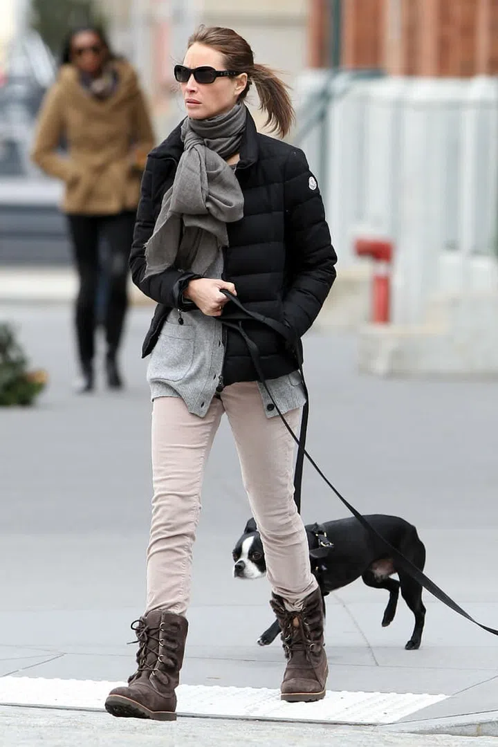 From 20°C to 15°C: Though the sun is still shining, the temperature is getting quite frosty. Be best friends with a puffer jacket - it'll take you places while keeping you feeling nice and toasty as Christy Turlington stylishly demonstrates. (Photo: Getty)