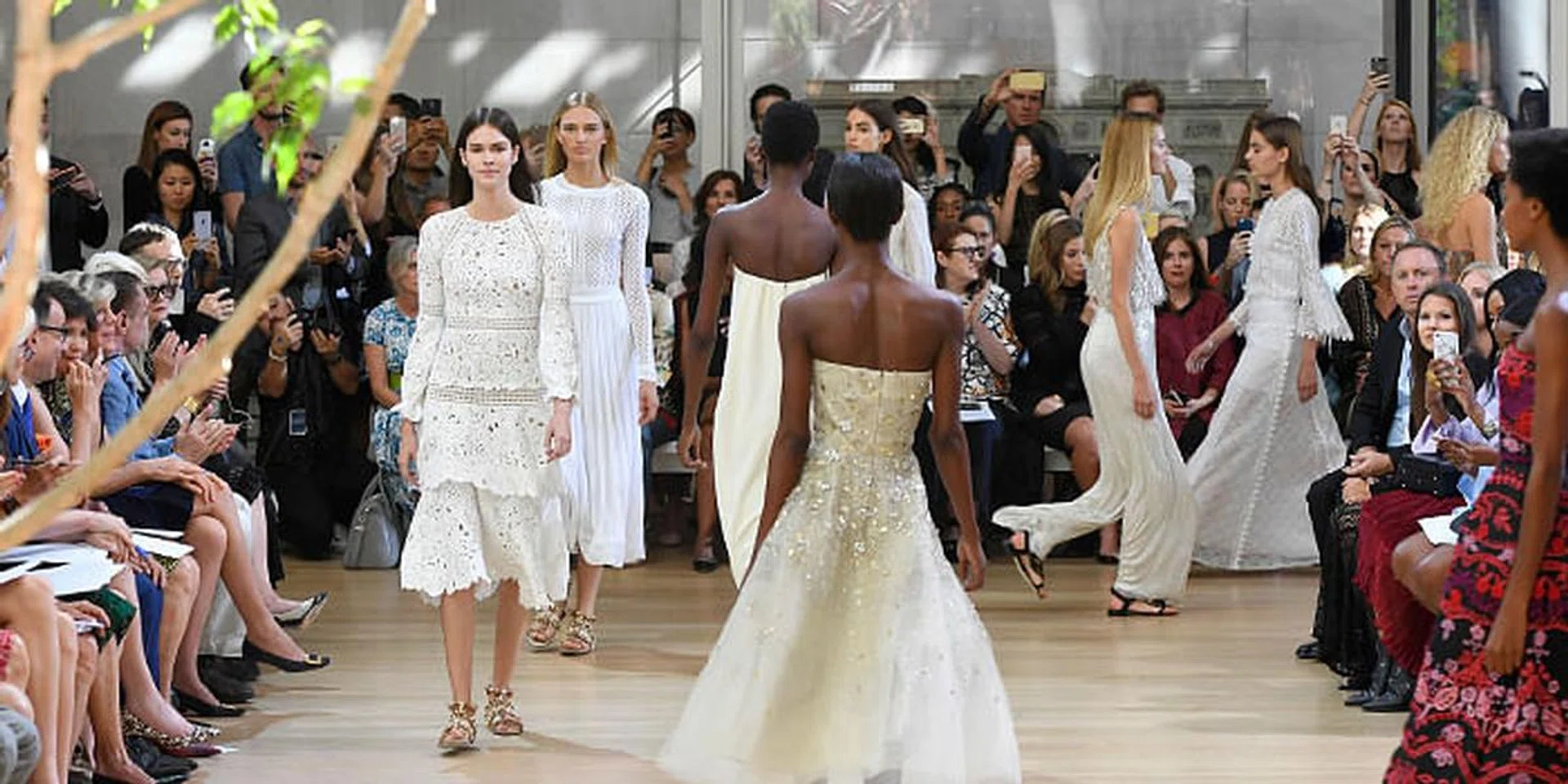 New York Fashion Week: 10 Best Looks From Oscar de la Renta Spring/Summer 2017