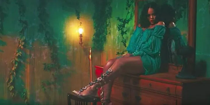 Rihanna, Manolo Blahnik