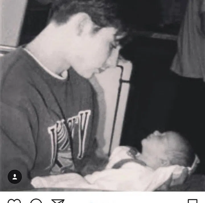 Dad I love you more than words.. I would do absolutely anything for you. I can’t wait to hug and kiss you Happy Father’s Day
Photo: Instagram