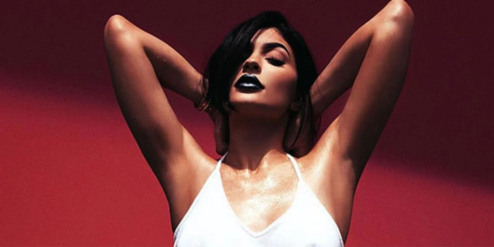 Kylie Jenner Posts Eye-Popping Tease For Her New Make-Up Range