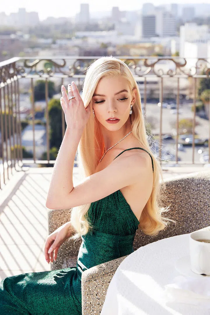 Actress Anya Taylor‐Joy dressed in Tiffany diamonds (Photo: Tiffany & Co.)
