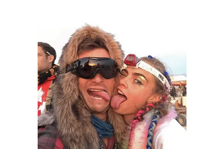 She bumped into Scott Eastwood too, and snapped a quick selfie—heavy on the tongue.
