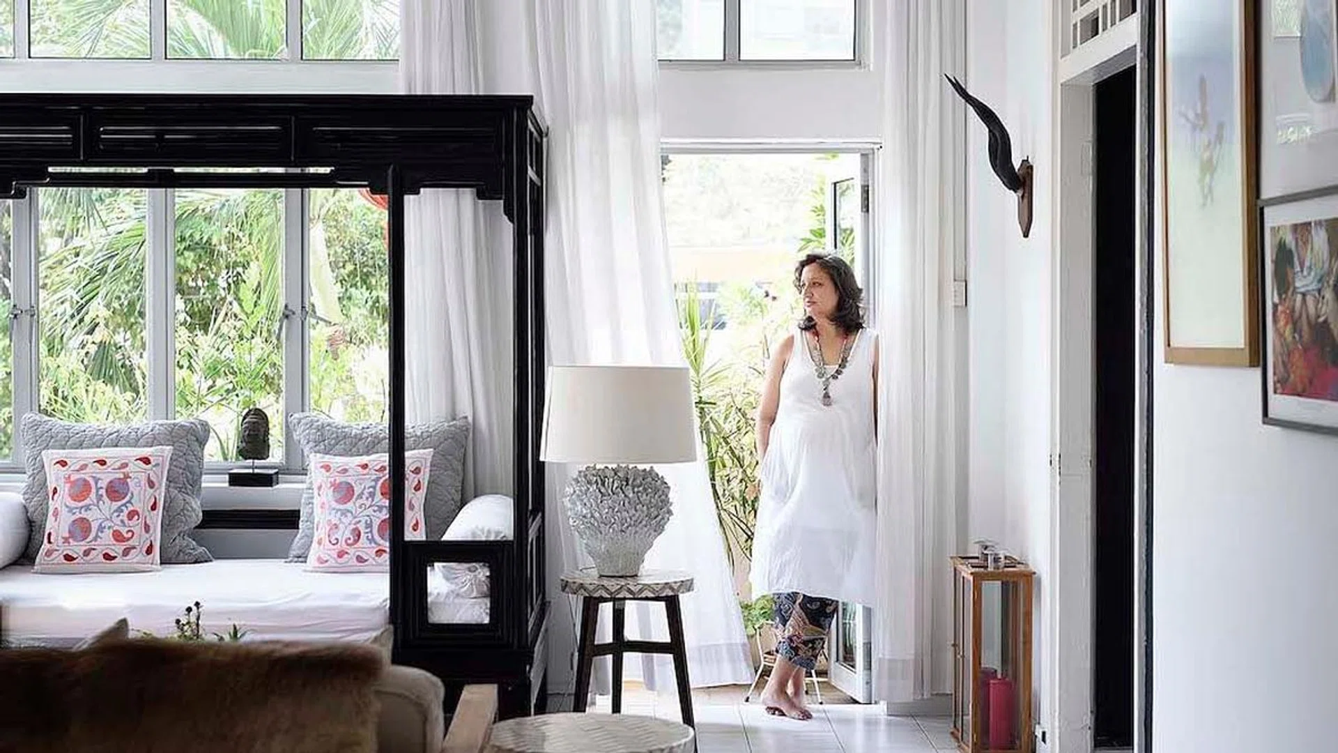 A Fashionable Life: A Cosy Black-And-White Rented Apartment