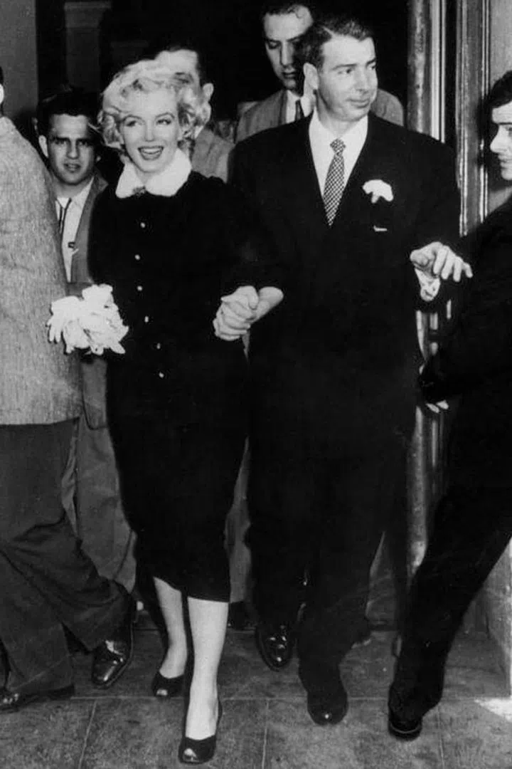 When Hollywood starlet Marilyn Monroe married baseball legend Joe DiMaggio in San Francisco on January 14, 1954, she didn't wear white. In fact, she wore something nobody would've expected: a chocolate brown dress that hit just below her knees, plus a matching jacket.