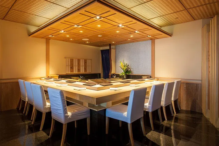 Must-Try: Omakase Lunch / Dinner| 60 Collyer Quay, Level 10 of OUE Tower | Photo: Sushi Mieda