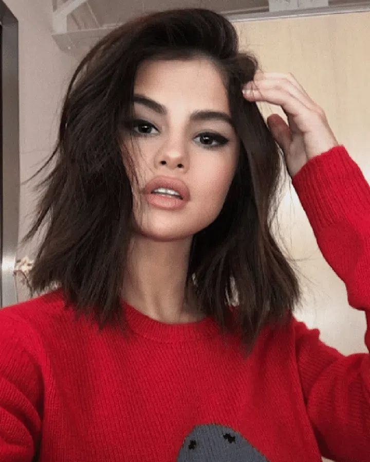 Behind Selena's left shoulder you can see the door frame looks like it's taken a battering - probably in favour of volumised hair. Photo: @hungvanngo