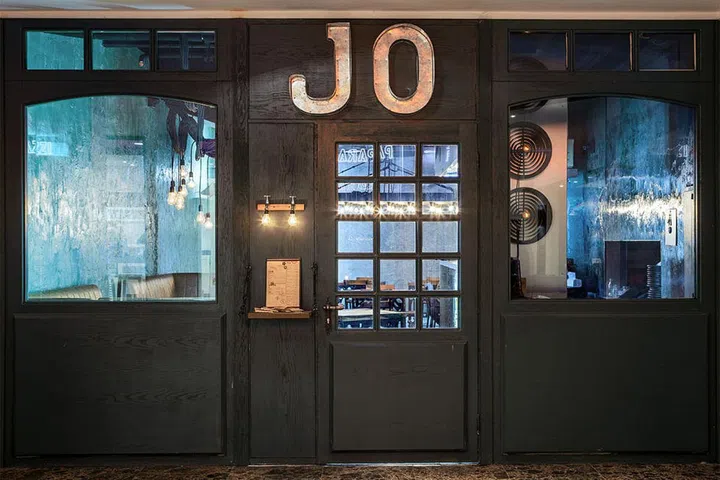 Winner of Best Middle East & Africa Restaurant, design by WhiteRhino Design Group.