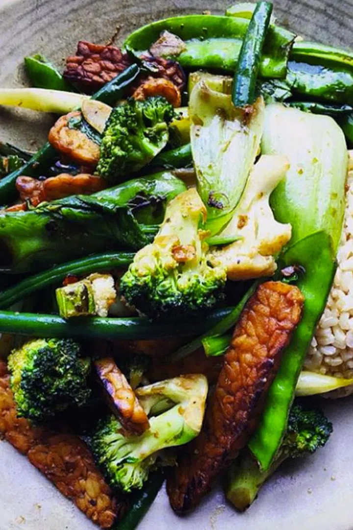 If you suffer from Irritable Bowel Syndrome, then you probably already know about the low-FODMAP diet. Sticking to approved foods on the plan, and avoiding the long list of triggers like sugar and carbohydrates , has seen remarkable results in IBS patients this year (some studies have shown as much as a 61 percent improvement in symptoms). So it's no surprise that the diet is gaining popularity even among those without severe gut problems. In October, Newsweek reported that Nestlé Health Science is even in the process of formulating its own low-FODMAP foods called ProNourish, essentially bringing the strict diet to the mainstream.