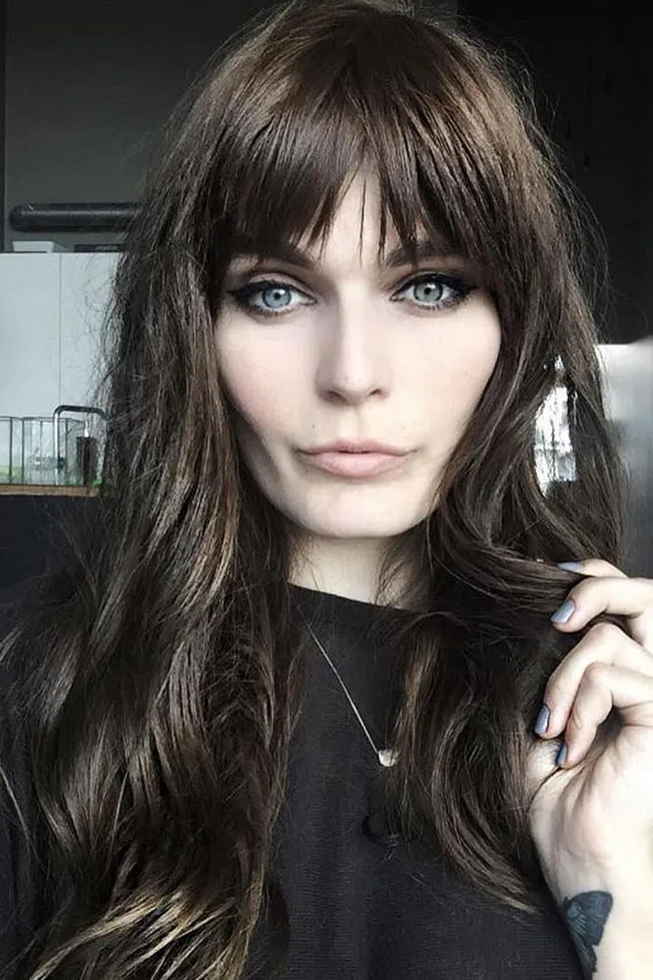 hoppy bangs, like blogger Caroline Nehring, frame the eyes in a soft and effortless way. Photo: Instagram @carolinenehring
