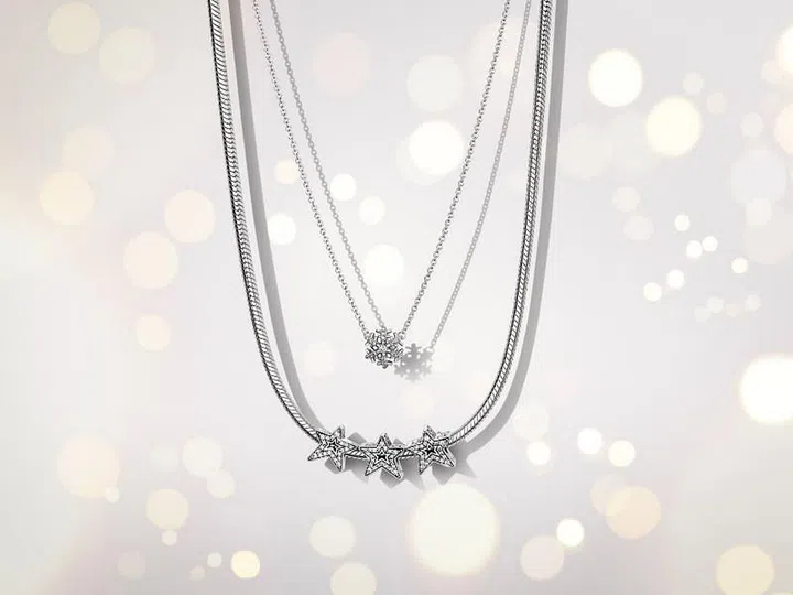 Pandora AW22 Holiday Moments