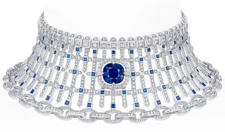 Inspired by fearless medieval heroines who left an indelible a mark on history, Design Director Francesca Amﬁ theatrof’s debut collection for Louis Vuitton is a  50-piece adventure ﬁlled with motifs that recalls the architecture, armour and weapons of that era. The collection’s pièce de résistance: The Le Royaume necklace  that cradles the neck with its chain mail form. 