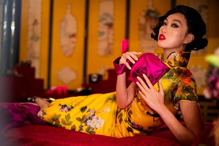 The setting evoked the mood of a Wong Kar-wai movie