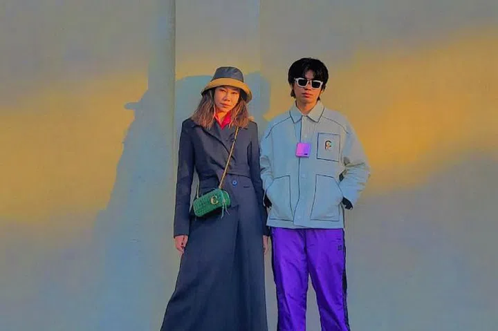 Signing off Milan Fashion Week with my statement accessory Samsung Galaxy Z Flip and fashion influencer Nellie Lim.