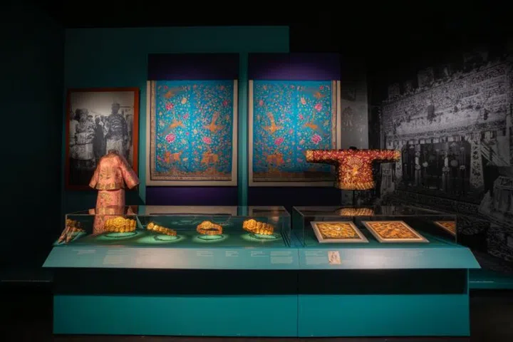 peacock power | peranakan museum singapore