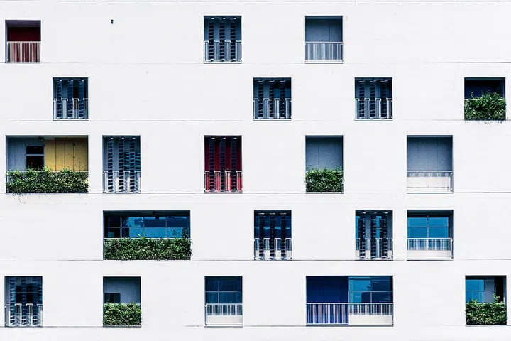"The Balcony" is a depiction of Eng's family summer holiday in Tokyo, Japan. He saw this beautiful balcony as his family made their way from Shimbashi Station to Hamarikyu Gardens.