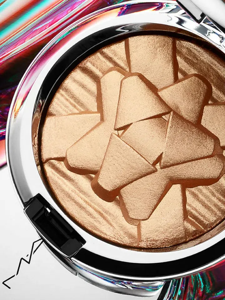 Part of the brand’s festive collection, Shiny Pretty Things, this skin illuminator now comes embossed like a prized gift while featuring its signature prismatic reflections. With an ultra-soft and buttery smooth texture, it glides onto skin and melds seamlessly to sculpt and highlight your features for up to 10 hours.