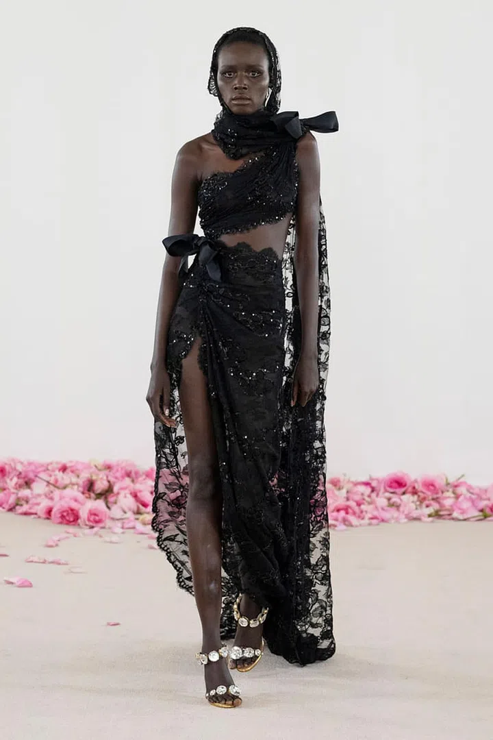 Giambattista Valli,
Fall Winter 2023-24,
Haute couture