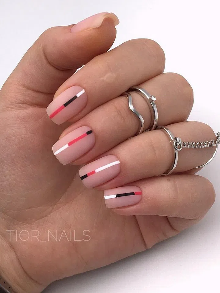 Photo: Instagram/@tior_nails