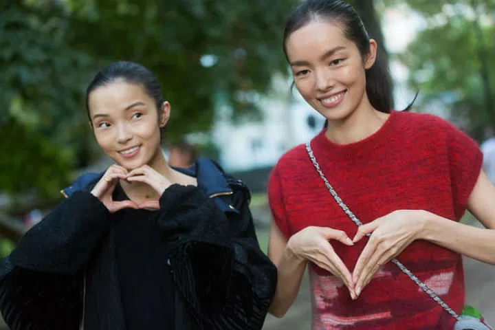 Chinese models Ju Xiao Wen and Sun Fei Fei looking exuberant with their flawless skin. (Photo: Getty)