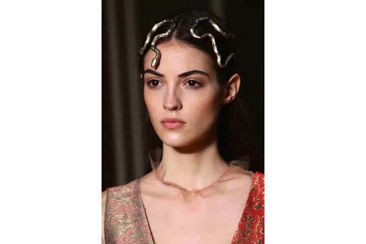 In terms of make-up, bronze tones across the eyes and cheekbones offered a beautiful, sculpted finish ; Photo: Getty
