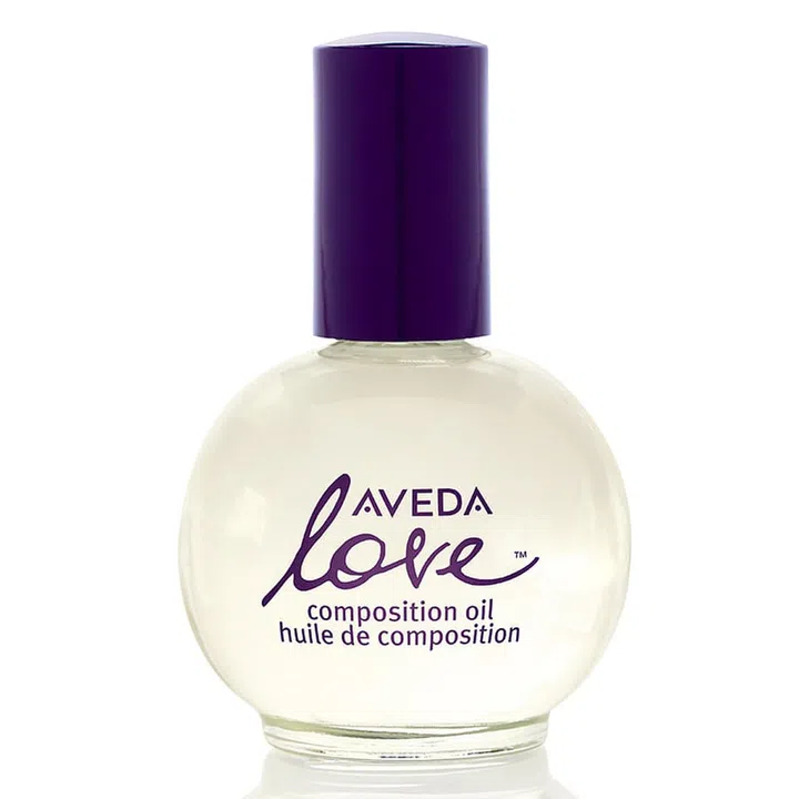 Unlike most hair perfumes that contain alcohol, a blend of rose, jasmine and sandalwood essences in this leave hair delicately scented, softening it at the same time.