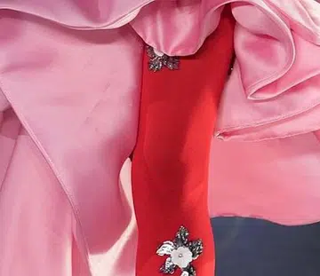How to wear pink and red