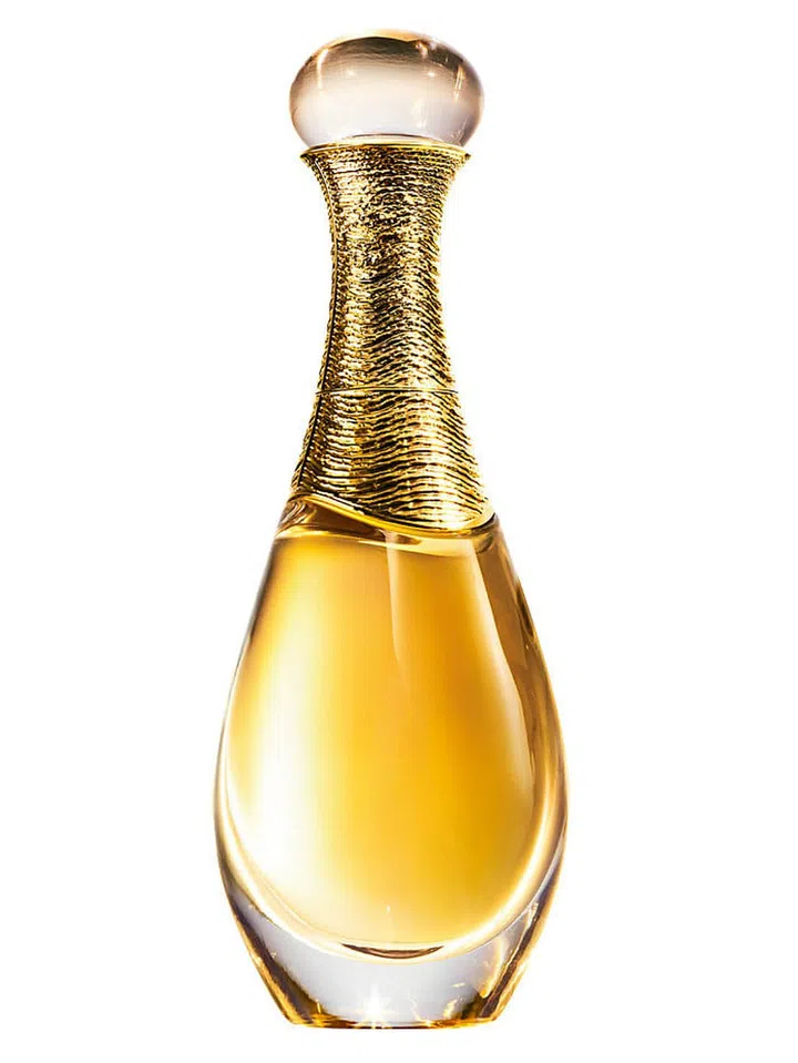 Those who lean towards feminine scents can try this mix of white jasmine, May rose, tuberose and vanilla for a rich and sensual sillage. 