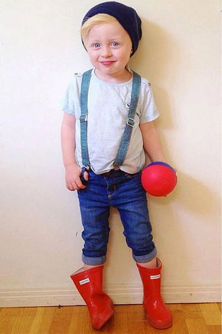As if baby Beau's blonde hair and blue eyes weren't cute enough, he rocks suspenders and cuffed jeans like it's a piece of cake.
Follow @belandbeau.Photo: Instagram