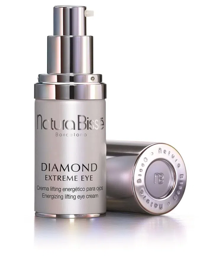 Formulated with prized ingredients, this lavish eye salve optimises cellular metabolism, decongests the eye area and diminishes the appearance of lines and sagging. 