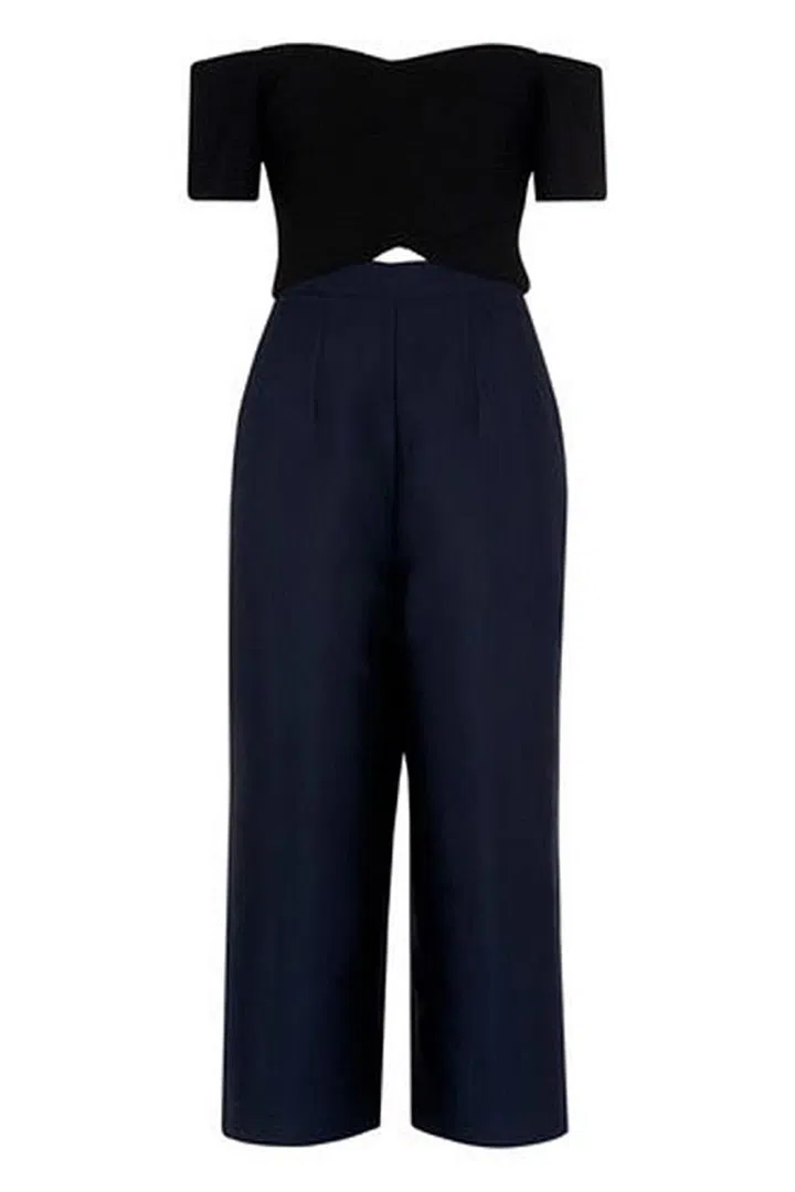 The off-the-shoulder trend shows no sign of waning as Whistles proves. 