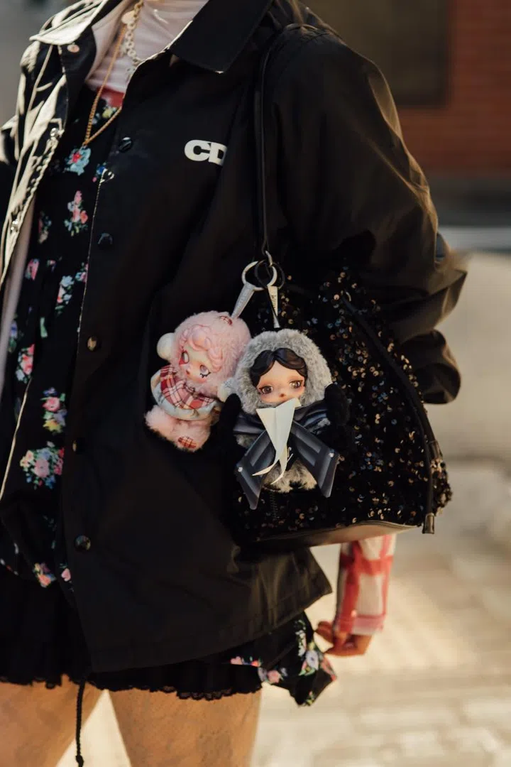 fashion trends throwback | bag charms
