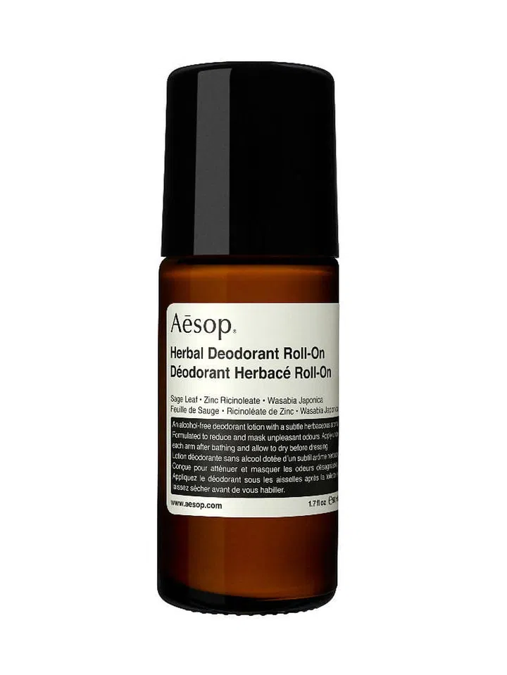 Formulated sans aluminium and alcohol, this gentle formula masks unpleasant odours with its blend of key ingredients like Zinc Ricinoleate and essential oils like Sage, Eucalyptus, Lavender and Neroli. 