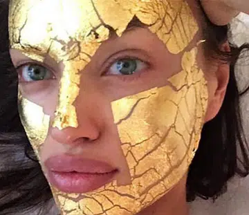 Victoria's Secret Models Are Using This $300 Face Mask to Prep for the Show