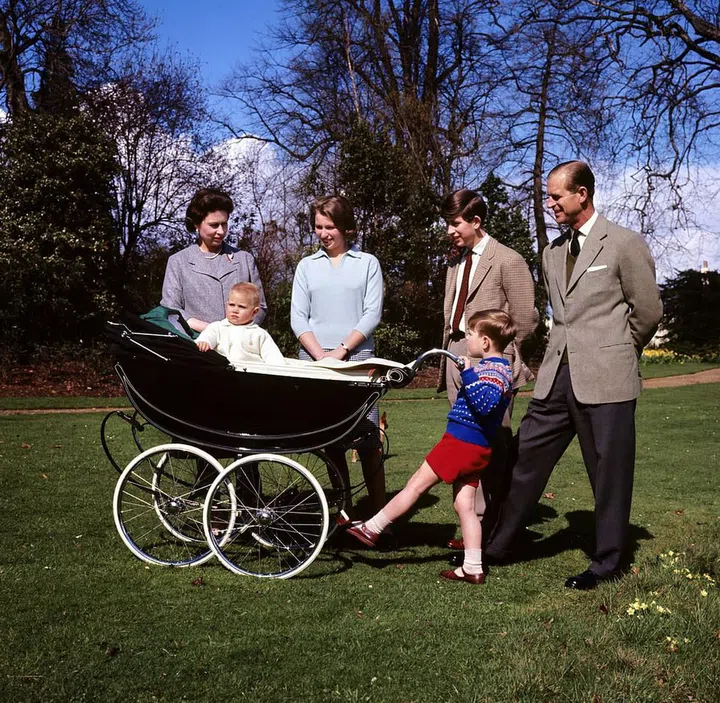 The royal family of six celebrated the Queen's 39th birthday with a photo session at Frogmore House in Windsor. Prince Andrew pushed his baby brother, Prince Edward, in a pram during the family photo shoot.
Photo: Getty