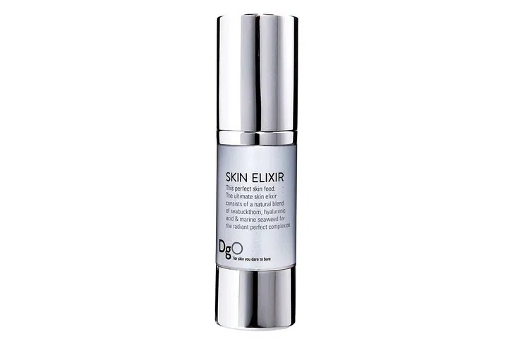 Enriched with seabuckthorn berries, skin is fed with antioxidants, while hyaluronic acid and marine seaweed help restore luminosity.